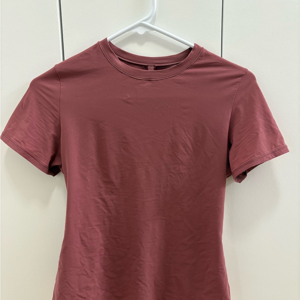 SKIMS Fits Everybody Short Sleeve Tee Color Beet